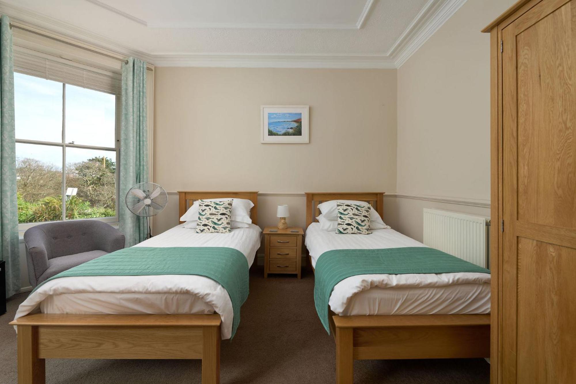 Epchris House Hotel อิลฟราคูมบ์ ภายนอก รูปภาพ