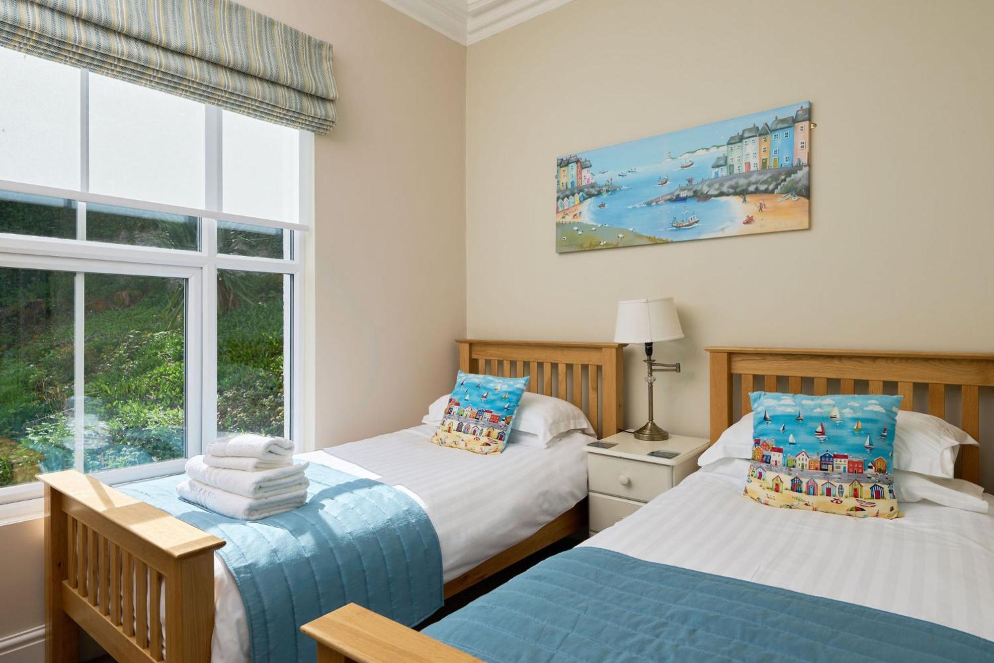 Epchris House Hotel อิลฟราคูมบ์ ภายนอก รูปภาพ
