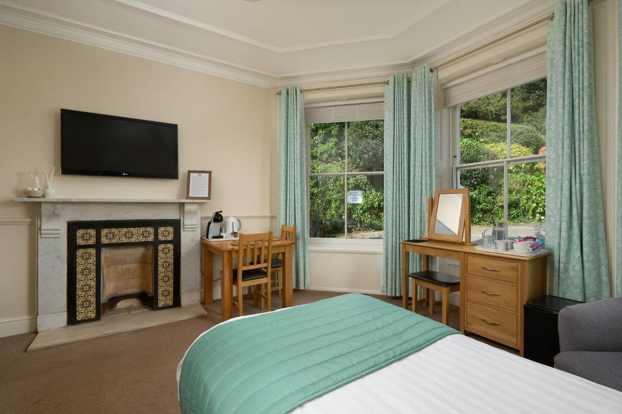 Epchris House Hotel อิลฟราคูมบ์ ภายนอก รูปภาพ