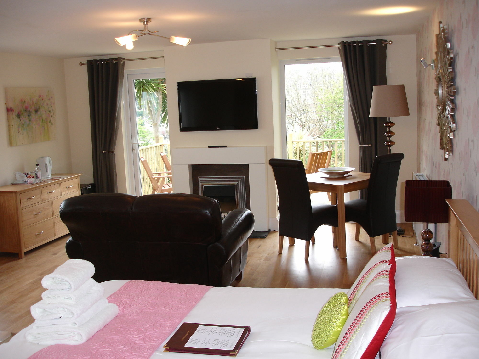 Epchris House Hotel อิลฟราคูมบ์ ภายนอก รูปภาพ