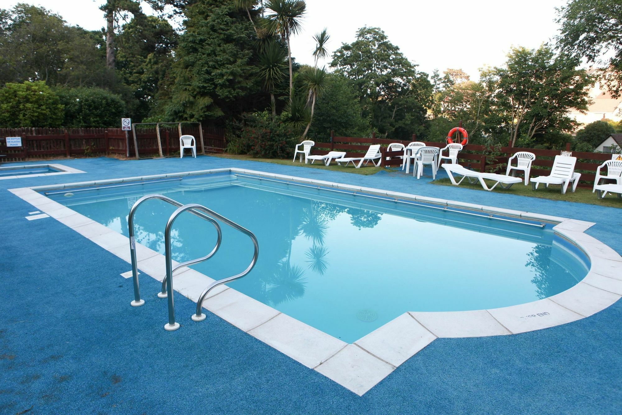 Epchris House Hotel อิลฟราคูมบ์ ภายนอก รูปภาพ